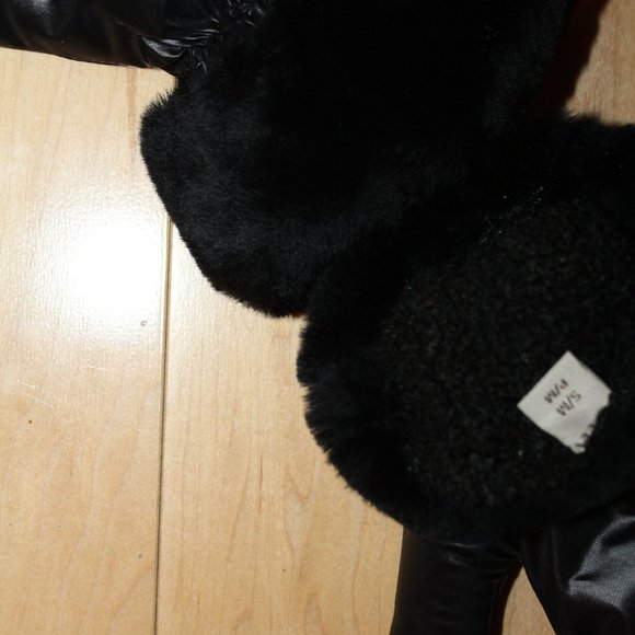NWT UGG WOMEN'S BLACK WINTER MITTENS - Picture 4 of 5